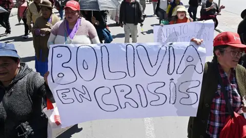 Imágenes de belleza en Bolivia sobre los altos precios de los alimentos