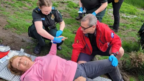 Linda O'Neill Mountain rescue help injured woman