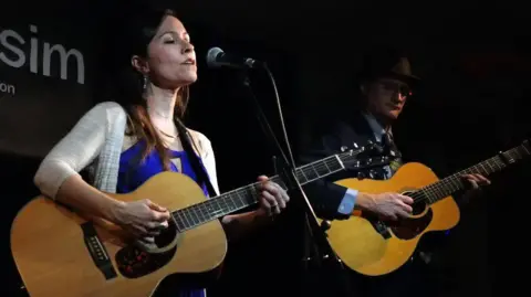 Music in the Hall Liz Simmons and Flynn Cohen