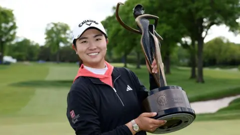 Rose Zhang posing with the Founders Cup trophy 
