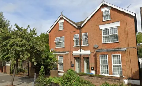 Google The buildings at 47A, 47 and 49 Lower Mortlake Road before collapse