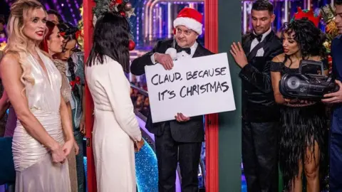 Dave Arch, Strictly's musical director and arranger, pays tribute to Winkleman with cue cards in the style of the film Love, Actually