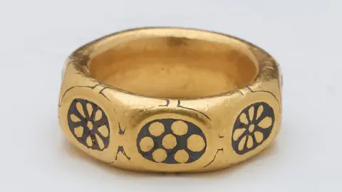British Museum Gold ring found in Herefordshire