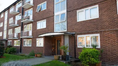 Facundo Arrizabalaga/LDRS An external view of Garden Court in Kew, Richmond. 