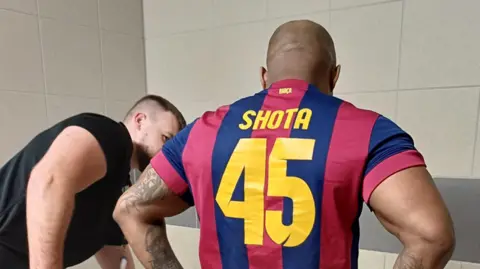 Nottinghamshire Police Yeboah is in a cell wearing a Barca football top that says "Shota 45"