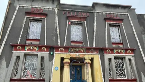 A pub designed in the style of an Egyptian building with columns at the entrance and decoration above the windows inspired by hieroglyphics. It stands on Ker Street, Devonport.