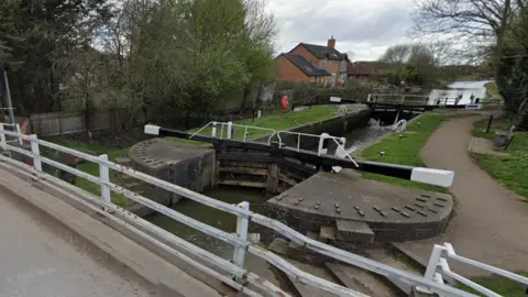 Google A canal lock