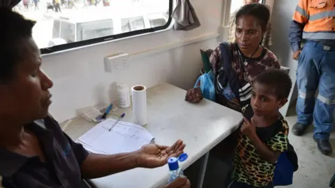A woman in Papua New Guinea and her six-year-old daughter at a mobile clinic in the Western Highlands in 2018