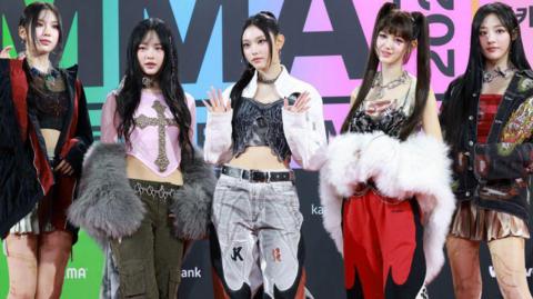  NewJeans attends the '2023 Melon Music Awards' red carpet event in 2023