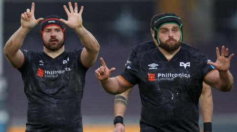 Morgan Morris and Nicky Smith together in action for Ospreys