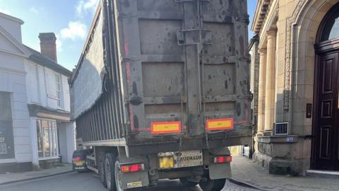 A lorry trying to negotiate the tight streets of Eye