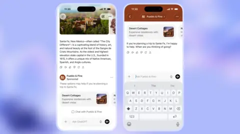 Captura de pantalla de OpenAI de ChatGPT, que muestra una consulta sobre Santa Fe, Nuevo México. A continuación se muestra un anuncio de Desert Cottages. 