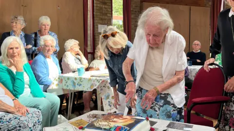  Jozef Hall/BBC Mrs Tanton cutting her birthday cake