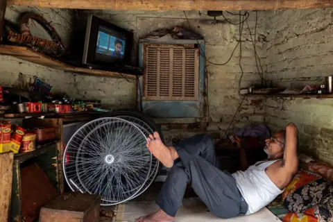 Getty Images 2023 年 5 月 19 日星期五，印度新德里的一家自行车修理店。