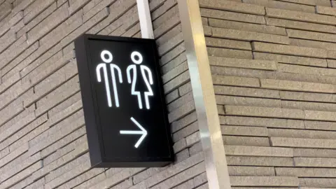 A black and white toilet sign.