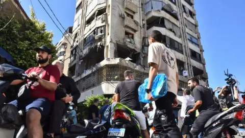 Getty Images Donderdag werd een gezondheidszorgcentrum in het centrum van Beiroet gebombardeerd. Israël zei dat het centrum banden had met Hezbollah. 