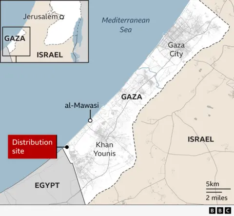 A map showing the location of Khan Younis and al-Mawasi, as well as the southern distribution site.