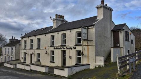 Waterfall Hotel: Demolition of Victorian era pub approved - BBC News