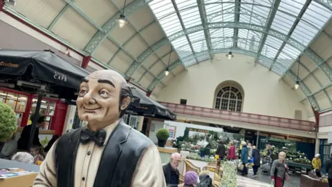 Daniel Holland/ LDRS Grainger Market