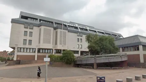 A court building with a courtyard in front of it.