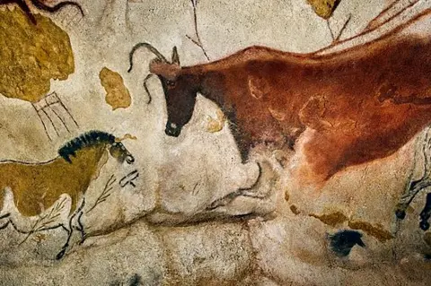 PHILIPPE PSAILA/SCIENCE PHOTO LIBRARY Lascaux cave paintings in south-western France