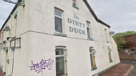 Google The Dirty Duck pub exterior