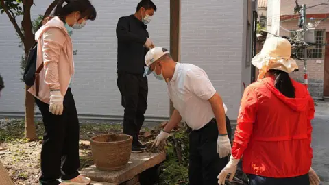 Getty Images, Four workers rose sharply in Chikenyahe case, inspecting a community in Foshan 