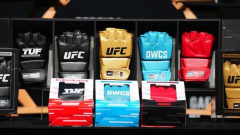 A presentation of the news gloves at UFC 300 in April