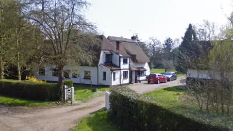 Google Warwicks in White Roding