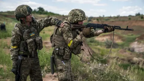 Getty Images: Ukrainian soldiers train in Chasiv Yar, eastern Donetsk region on June 11