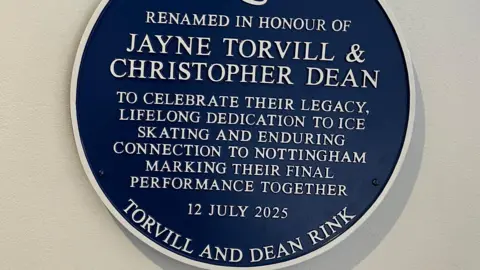 A blue plaque to mark Jayne Torvill and Christopher Dean's final performance together at the National Ice Centre, in Nottingham, on Saturday was revealed on Tuesday.