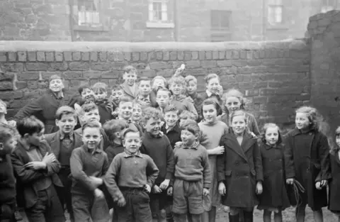 Hulton Archive/ Getty Images Gorbals Children