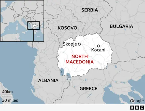 Um mapa de North Macedonia mostrando a localização de Kocani e a capital, Skopkje