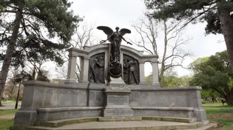 Getty Images A wide shot of the Titanic Engineers' Memorial in Southampton showing a statue of an angel mounted on a curved wall