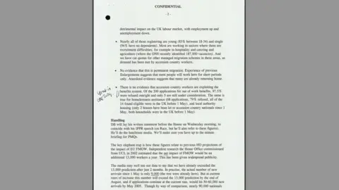 Arsip Nasional Kutipan dari Arsip Nasional yang memperlihatkan tulisan tangan Tony Blair yang berbunyi: "Itulah kuncinya".