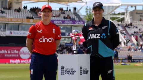 Heather Knight and Sophie Devine pose with the T20 series trophy ahead of the first game