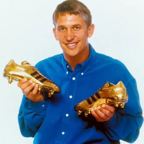 Gary Lineker holding the Golden Boot at the 1986 World Cup in Mexico