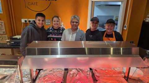 Hummingbird Cafe's Heartwarming Initiative: Free Breakfasts for Those in Need