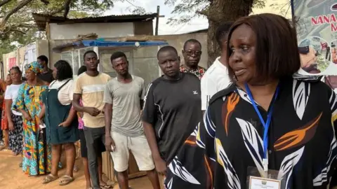 Favour Nunoo / BBC People queue up to vote in Accra.