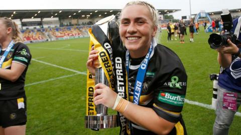 Sinead Peach with the Super League trophy