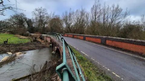 LDRS A Two carriageway bridge over a river.