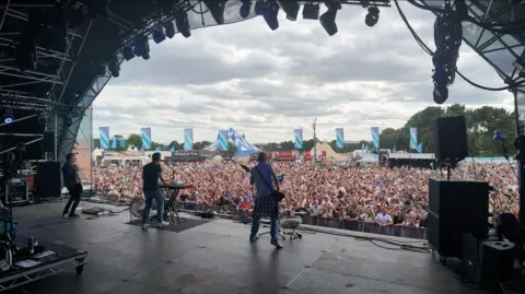 Scouting for Girls perform their hit 'She's so Lovely'