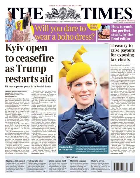 El titular en la parte delantera del Times dice: Kyiv se abre al alto el fuego mientras Trump reinicia la ayuda