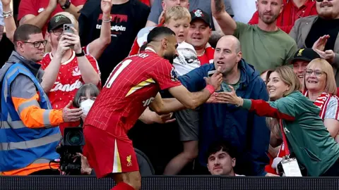 EPA Salah takes woman's phone with fans around