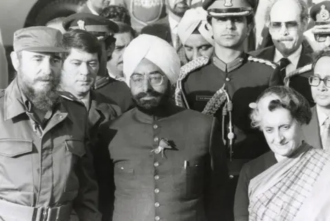 Gamma-Rapho via Getty Images Cuban President Fidel Castro, Indian President Zail Singh, and Indian Prime Minister Indira Gandhi at the 7th Non-Aligned Countries Summit on March 7, 1983. (Photo by Jean-Claude FRANCOLON/Gamma-Rapho via Getty Images)
