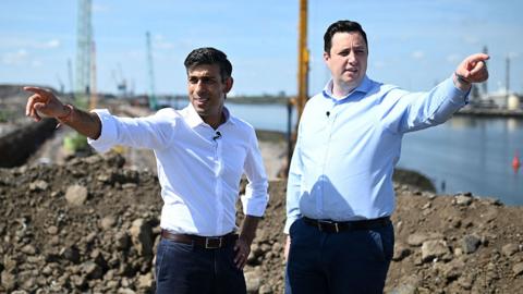 Rishi Sunak (L), talks with Tees Valley Mayor Ben Houchen during a visit to see the construction works at Teesside Freeport in July 2022 as part of his bid to become the next leader of the Conservative party 