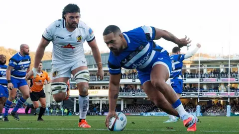 Ollie Lawrence scoring a try for Bath against Exeter at the Rec