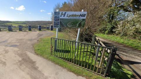 The entrance to Lydden Hill Race Circuit