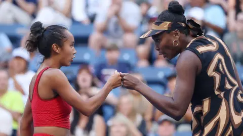 Leylah Fernandez and Venus Williams in action in the third round of the women's doubles at the US Open