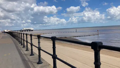 BBC A view of the central promenade, Cleethorpes, looking towards the pier